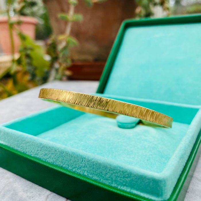 Ethical 9ct and 18ct gold bangle