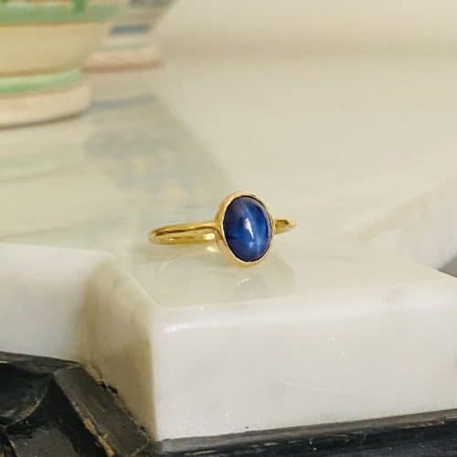 Star sapphire 18ct gold ring